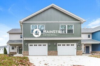 Building Photo - 3 Bedroom Pet-Friendly Home in Jeffersonville, IN with Main Street Renewal