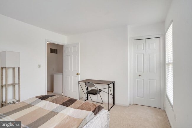 Building Photo - 6105 Jenlar Dr