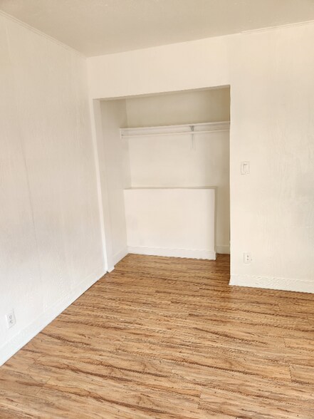 Building Photo - 2032 Vista Del Mar Ave