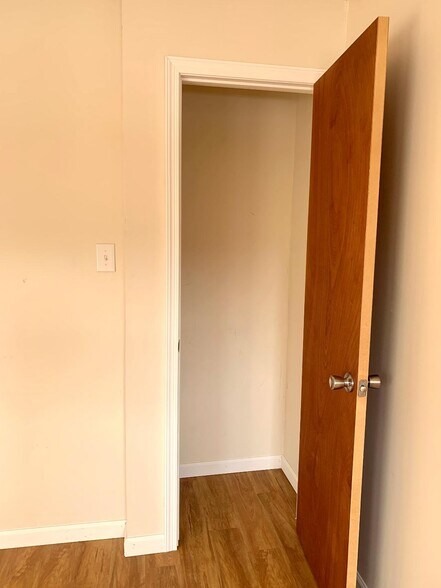 Building Photo - 207 N 1st St