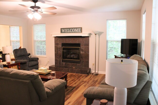 Building Photo - ***MONTREAT SCHOOL YEAR RENTAL***