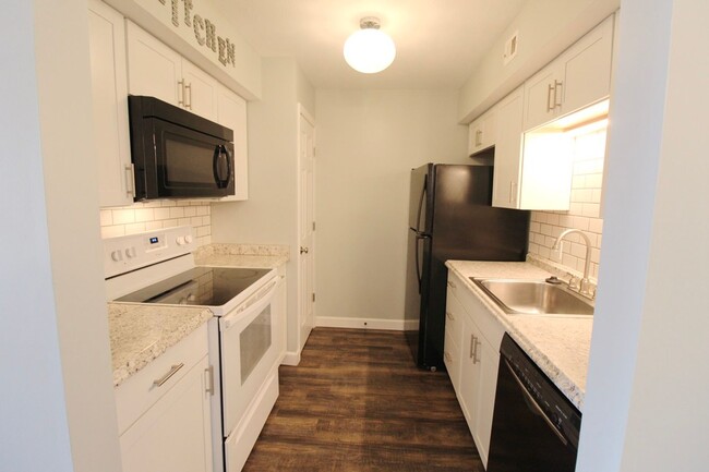 Building Photo - Remodeled 2 bedroom 2 bath condo on the to...