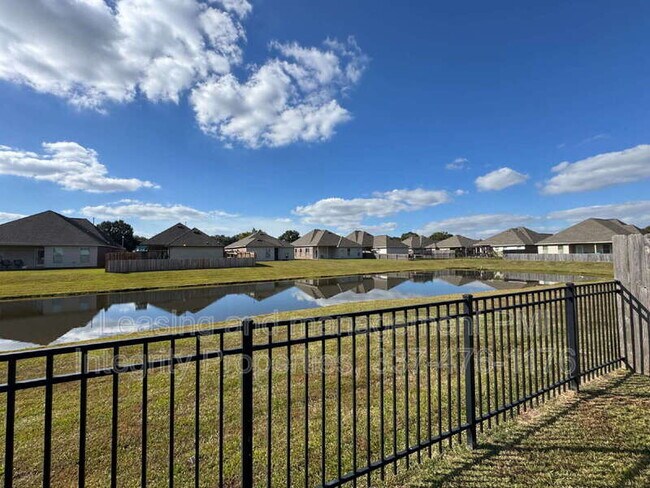 Building Photo - 406 Gray Birch Lp