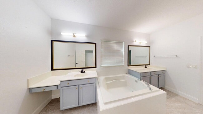 Building Photo - 6 BR  5 BA  LUXURY POOL HOME -  Fells Landing Subdivision- Minutes to Medical City!