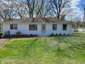 Building Photo - 10570 Barmore Ave