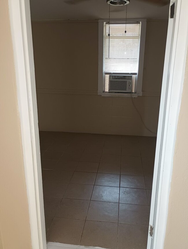 Building Photo - 2/1 Unit for rent in Lake Wales