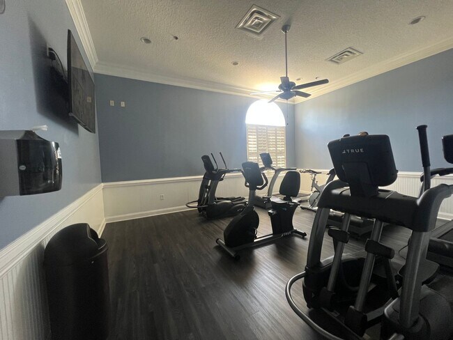 Building Photo - Stylish 3 Bedroom, 2 bath Condo with Woode...