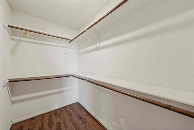 Building Photo - 204 Raven Ridge Ct