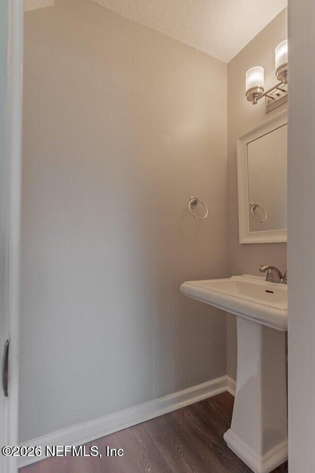 Building Photo - 360 14th Ave S