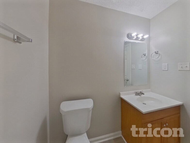 Building Photo - 839 Lundy Ln