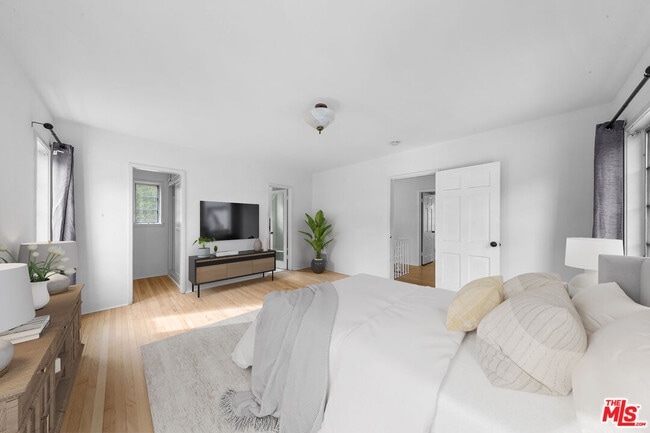 Building Photo - 2565 Canyon Dr