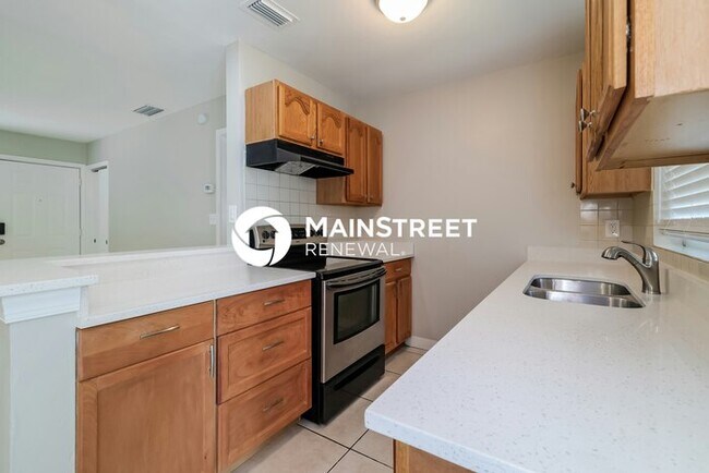 Building Photo - 3 Bedroom Pet-Friendly Home in ORLANDO, FL with Main Street Renewal