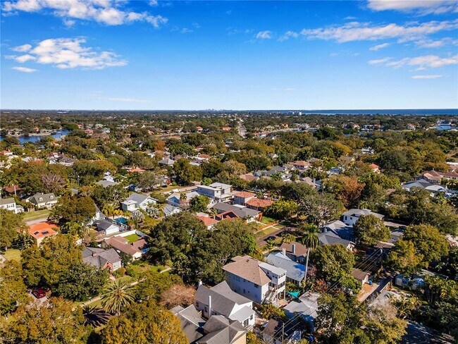 Building Photo - 316 18th Ave NE