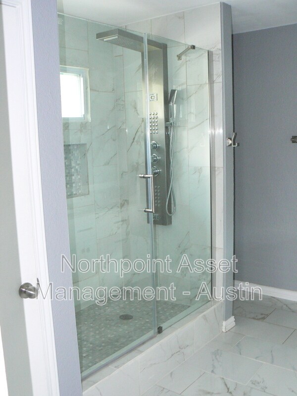 Building Photo - 1701 Yucca Ln