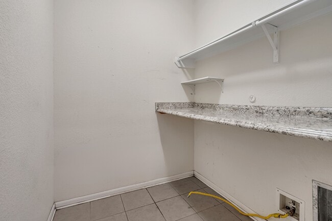 Building Photo - 25403 Brentmoor Dr