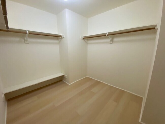 Building Photo - 11755 Tam O'Shanter Dr