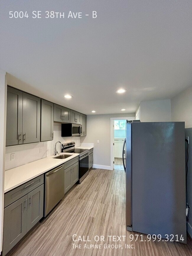 Building Photo - 5004 SE 38th Ave