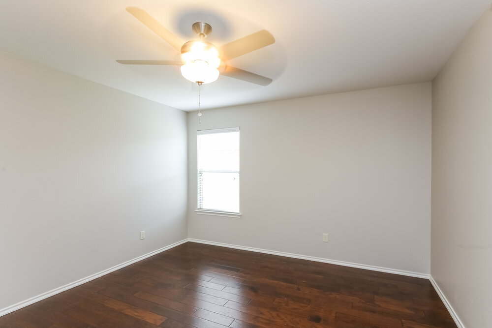 Building Photo - 2116 Meadow View Dr