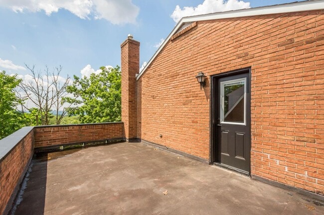 Building Photo - READY FOR MOVE IN! FULLY REMODELED 3-BEDRO...
