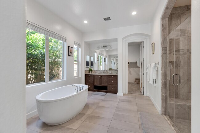 Building Photo - 81805 Four Seasons Pl