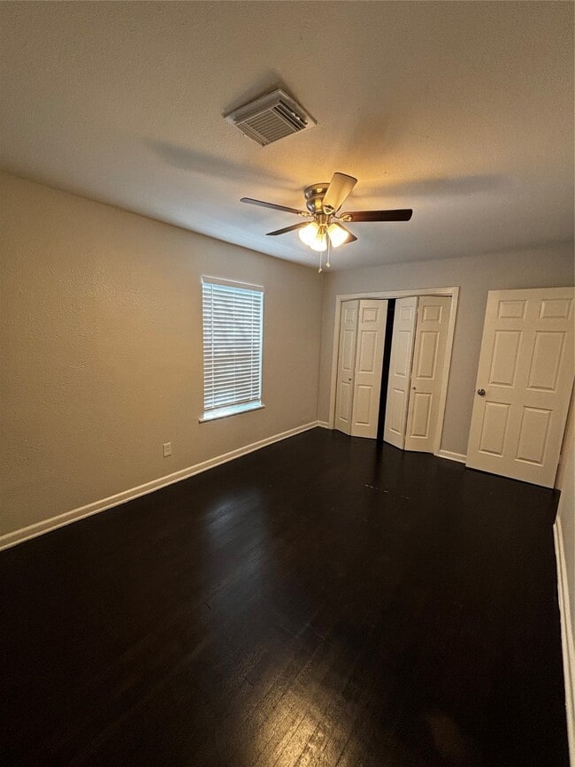 Building Photo - 5855 Beldart St