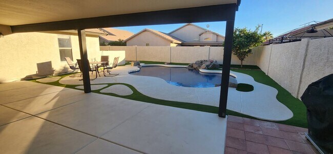 Building Photo - Charming and beautiful newly remodeled Gilbert home!!