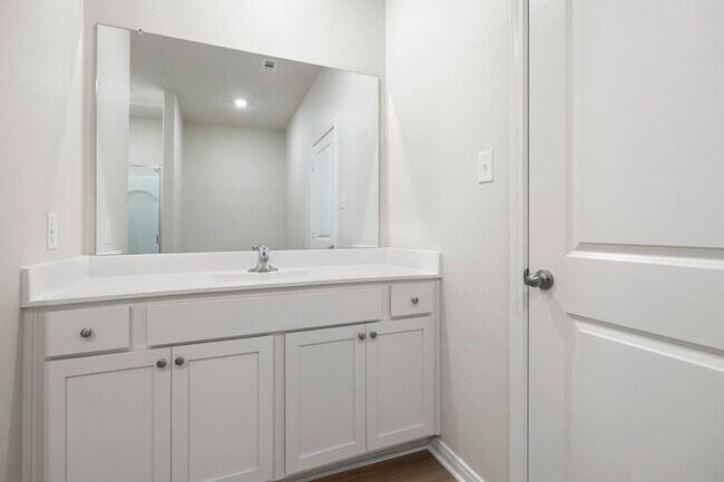 Building Photo - 320 Tejas Trl