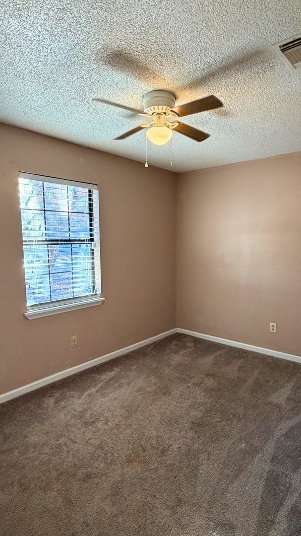 Building Photo - 2 Bedroom Home w/ Flex Room, fenced in yard - Close to base!!