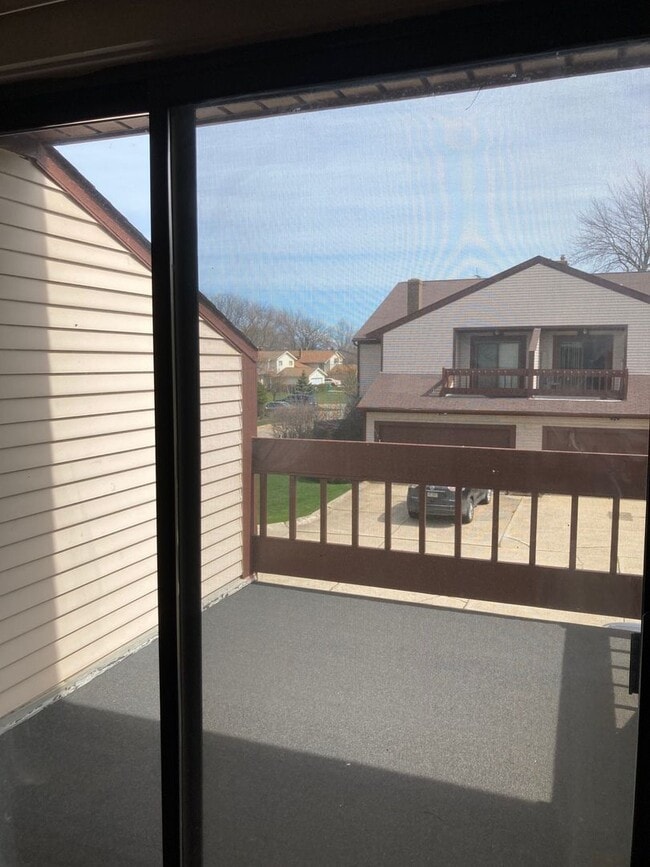 Building Photo - Condo for Rent Richmond Heights