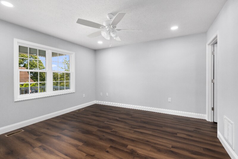 Building Photo - 1020 Ivanhoe Ave