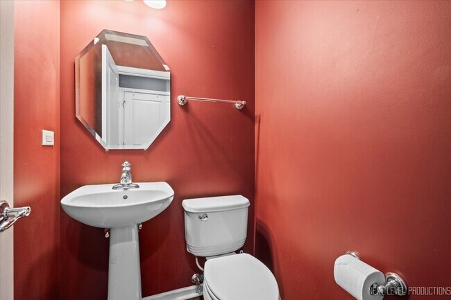 Building Photo - 643 Hawley Dr