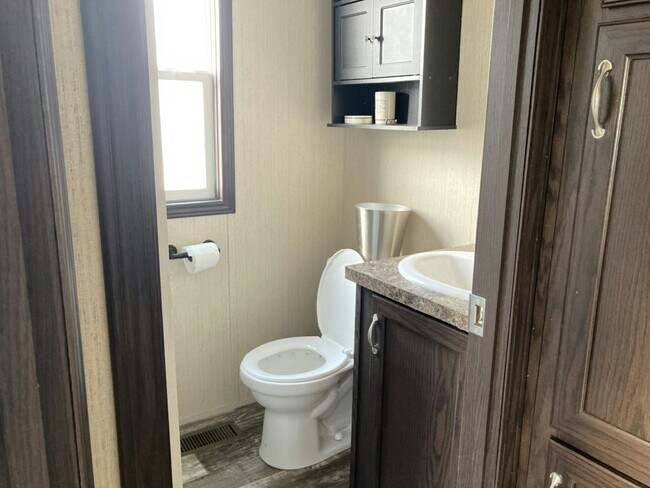 Building Photo - 1501 S Airport Dr