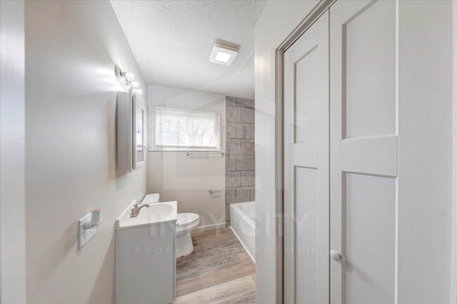 Building Photo - 7357 Evanston Ave