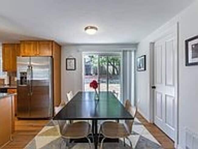 Building Photo - Tastefully Updated 3bd 1 bath home with la...