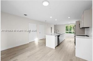 Building Photo - 2555 NE 193rd St