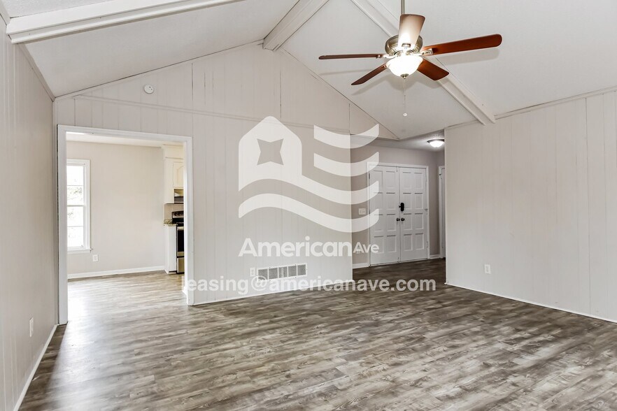 Building Photo - 111 Carlsbad Ct
