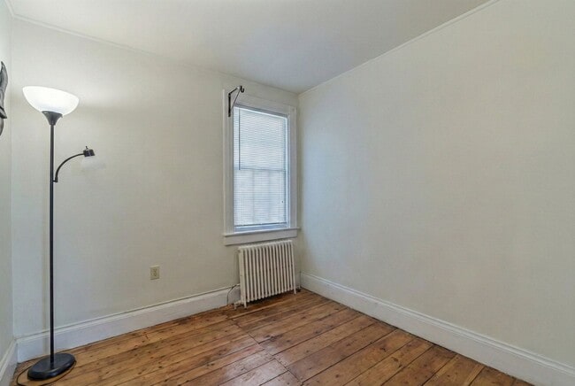 Building Photo - 30-32 Sherman St - Lakefront Living, Right in the Heart of Burlington