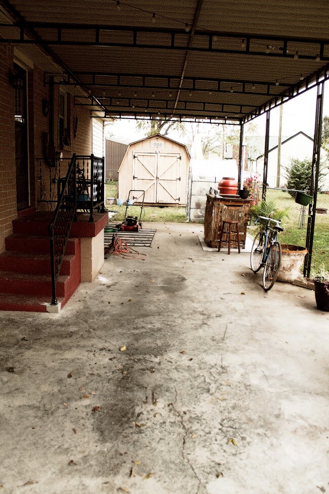 Building Photo - 209 East Ave