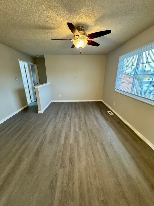 Building Photo - Lovely 3 bedroom+ Office in Widefield