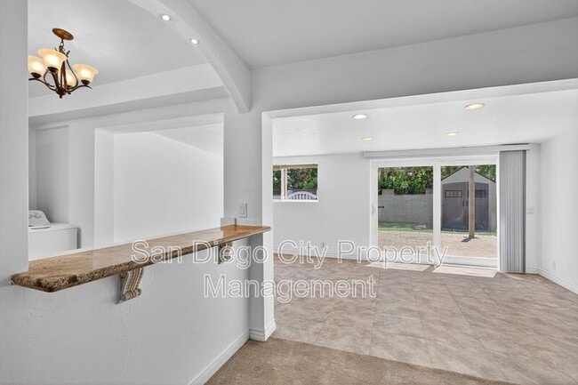 Building Photo - 2363 Judson St