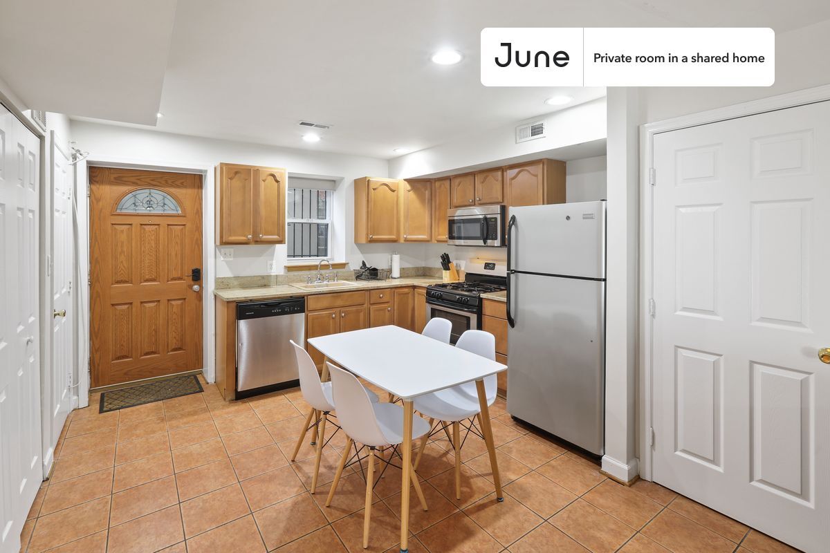 Building Photo - Room in Shared 3 bed/2.5 bath home