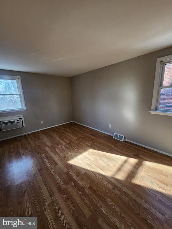 Building Photo - 228 Erica St