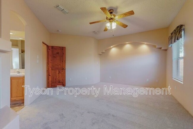 Building Photo - 7705 Rio Guadalupe Pl NE