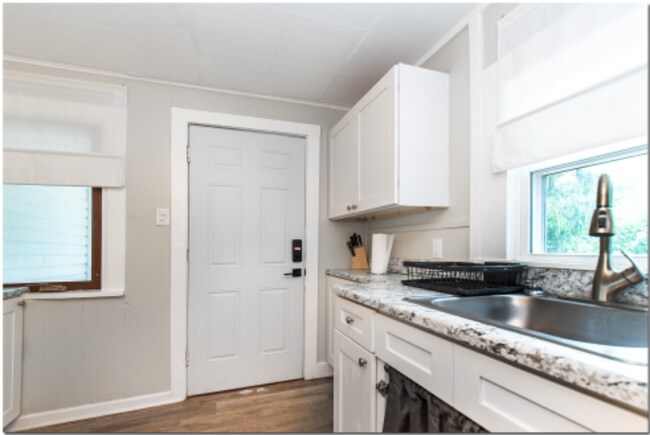 Building Photo - 3833 W 133rd St