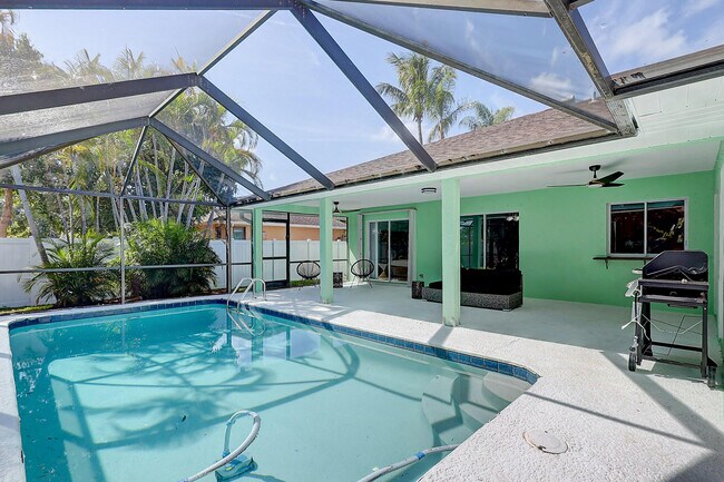 Building Photo - 238 SW Grove Ave