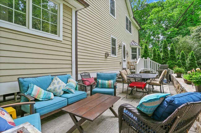 Building Photo - 80 Brookside Dr