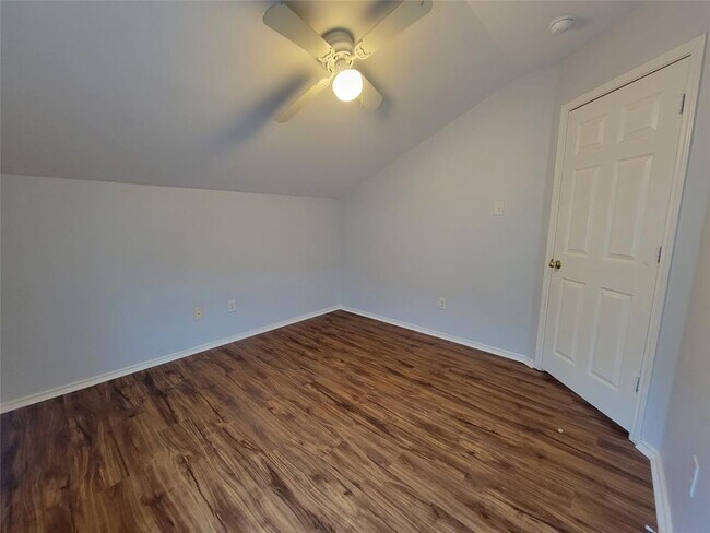 Building Photo - 152 Dressen