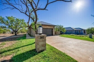 Building Photo - 302 Parallel Cir