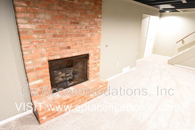 Building Photo - 8870 Westbrooke Dr