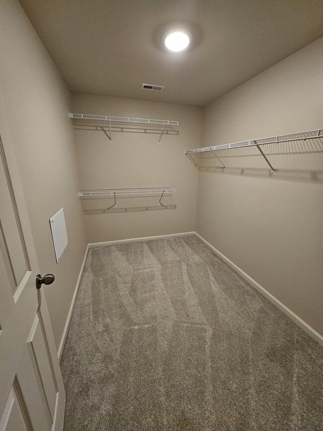 Building Photo - 109 Avalor Dr